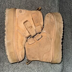 UGG Neumel Platform Chukka Boot - Size 2 Girls